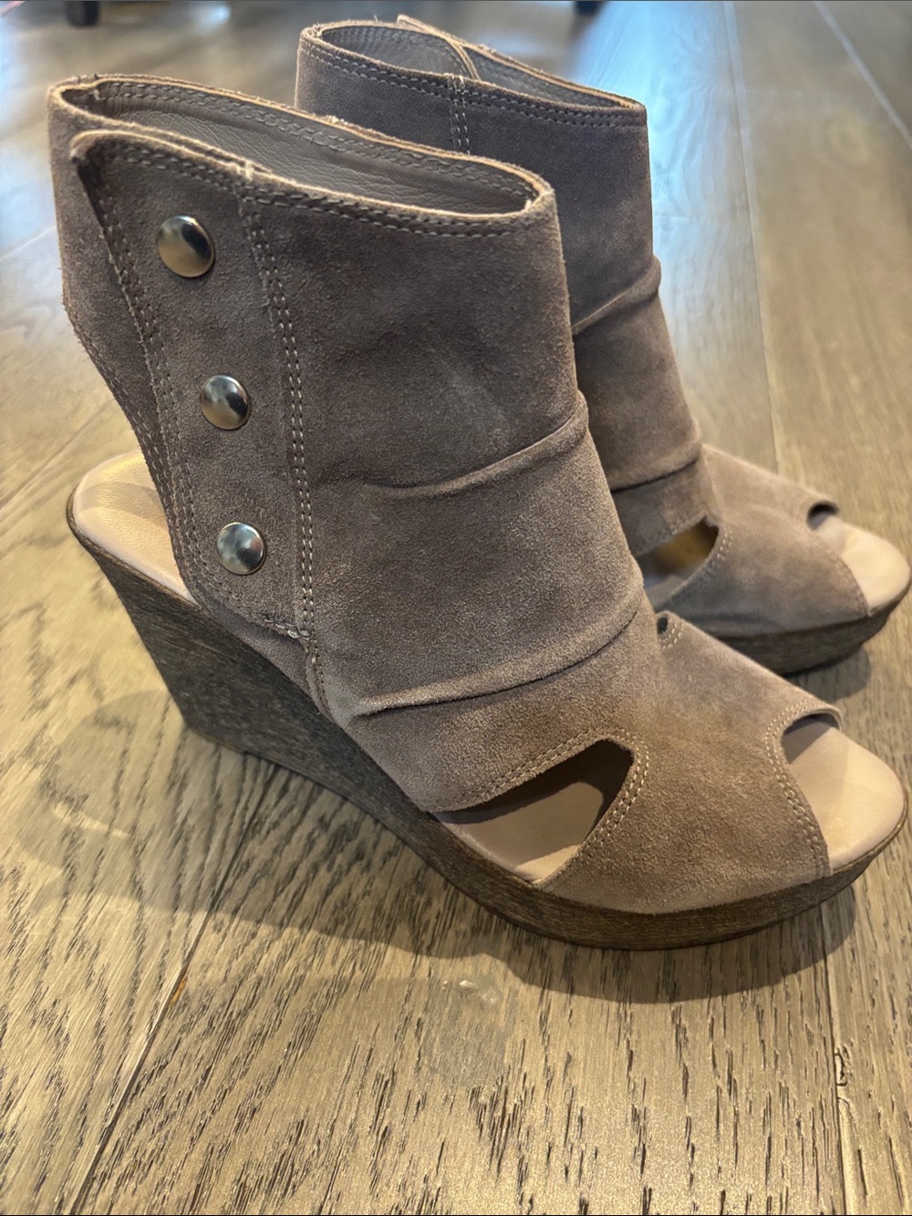 Women’s Browns Taupe Suede Wedge Sandals size 38